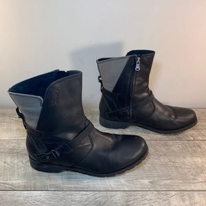Teva De La Vina Women’s Boots Size 9.5